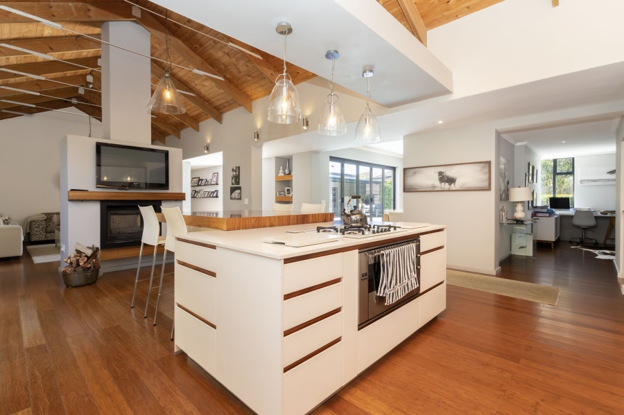 To Let 4 Bedroom Property for Rent in Big Bay Western Cape